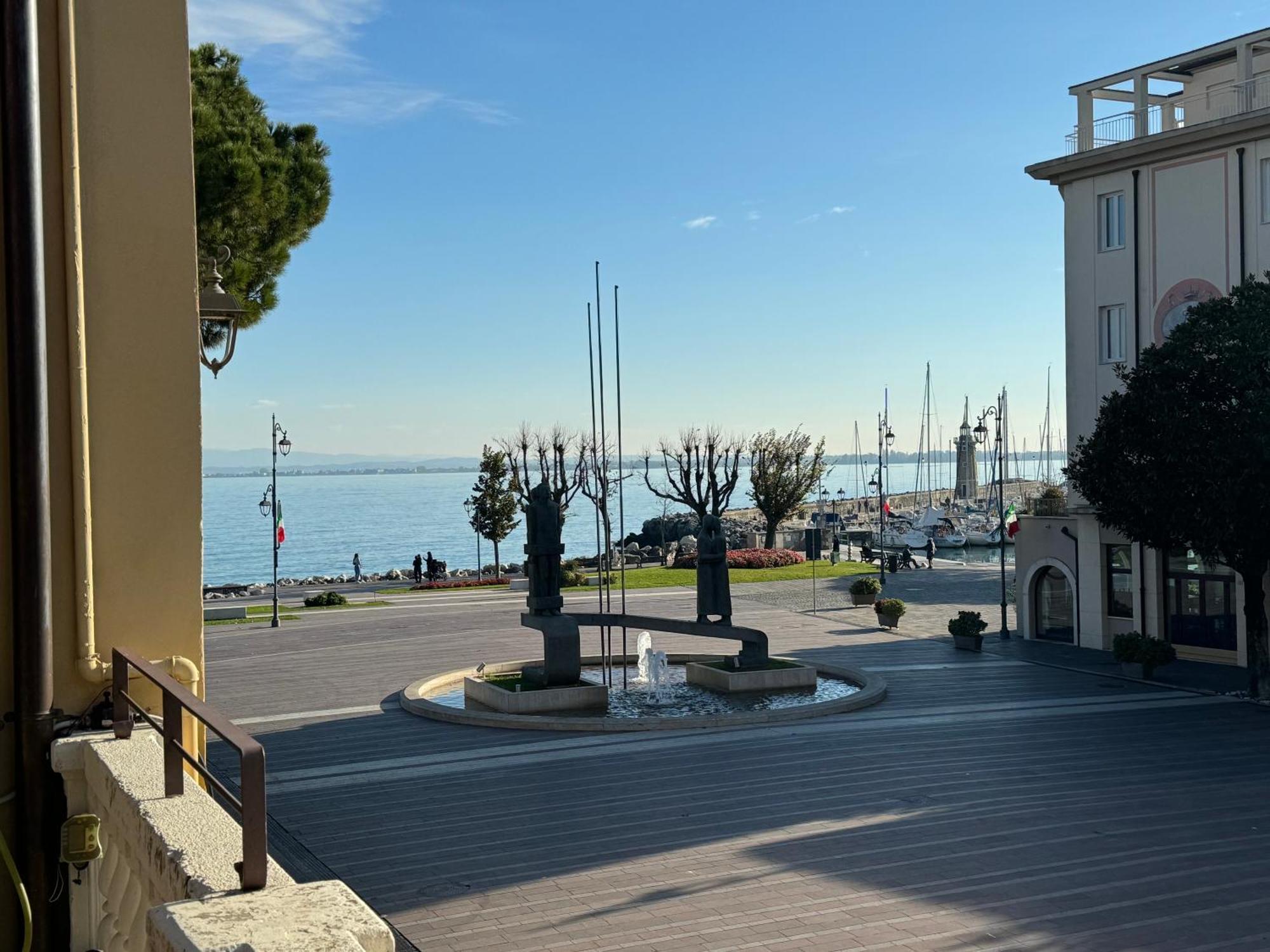 Desenzanoloft Official Partner Marriott Homes & Villas - Palazzo Visconti Luxury Suite Desenzano del Garda Extérieur photo