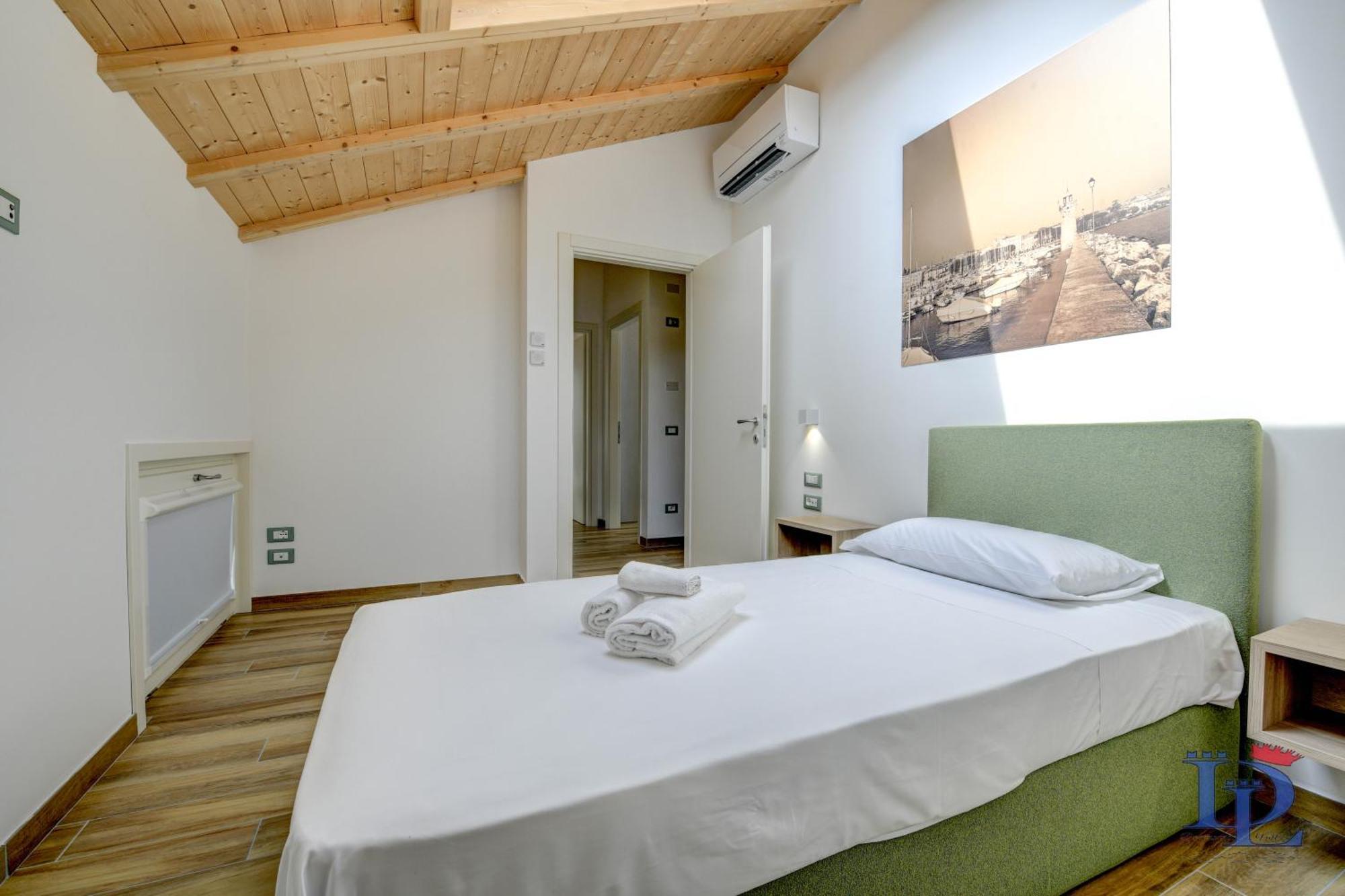 Desenzanoloft Official Partner Marriott Homes & Villas - Palazzo Visconti Luxury Suite Desenzano del Garda Chambre photo