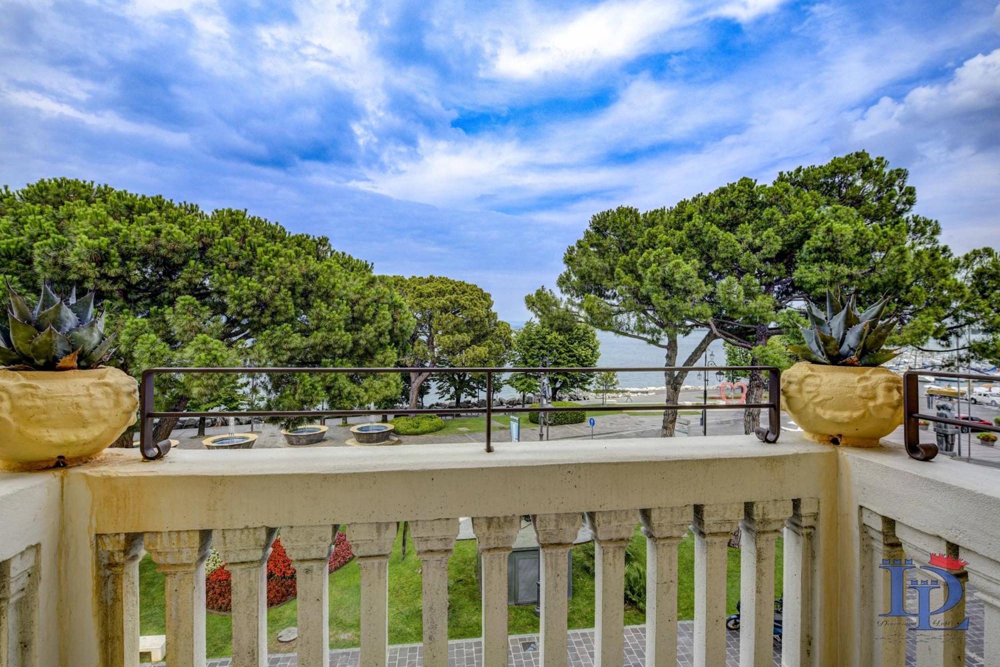 Desenzanoloft Official Partner Marriott Homes & Villas - Palazzo Visconti Luxury Suite Desenzano del Garda Chambre photo