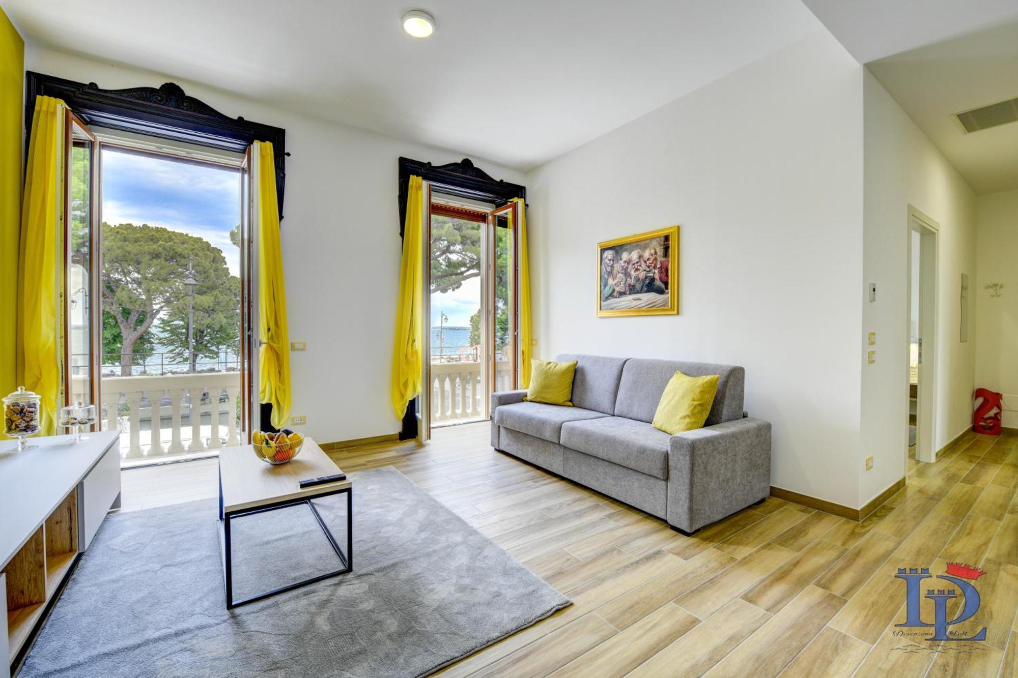 Desenzanoloft Official Partner Marriott Homes & Villas - Palazzo Visconti Luxury Suite Desenzano del Garda Chambre photo