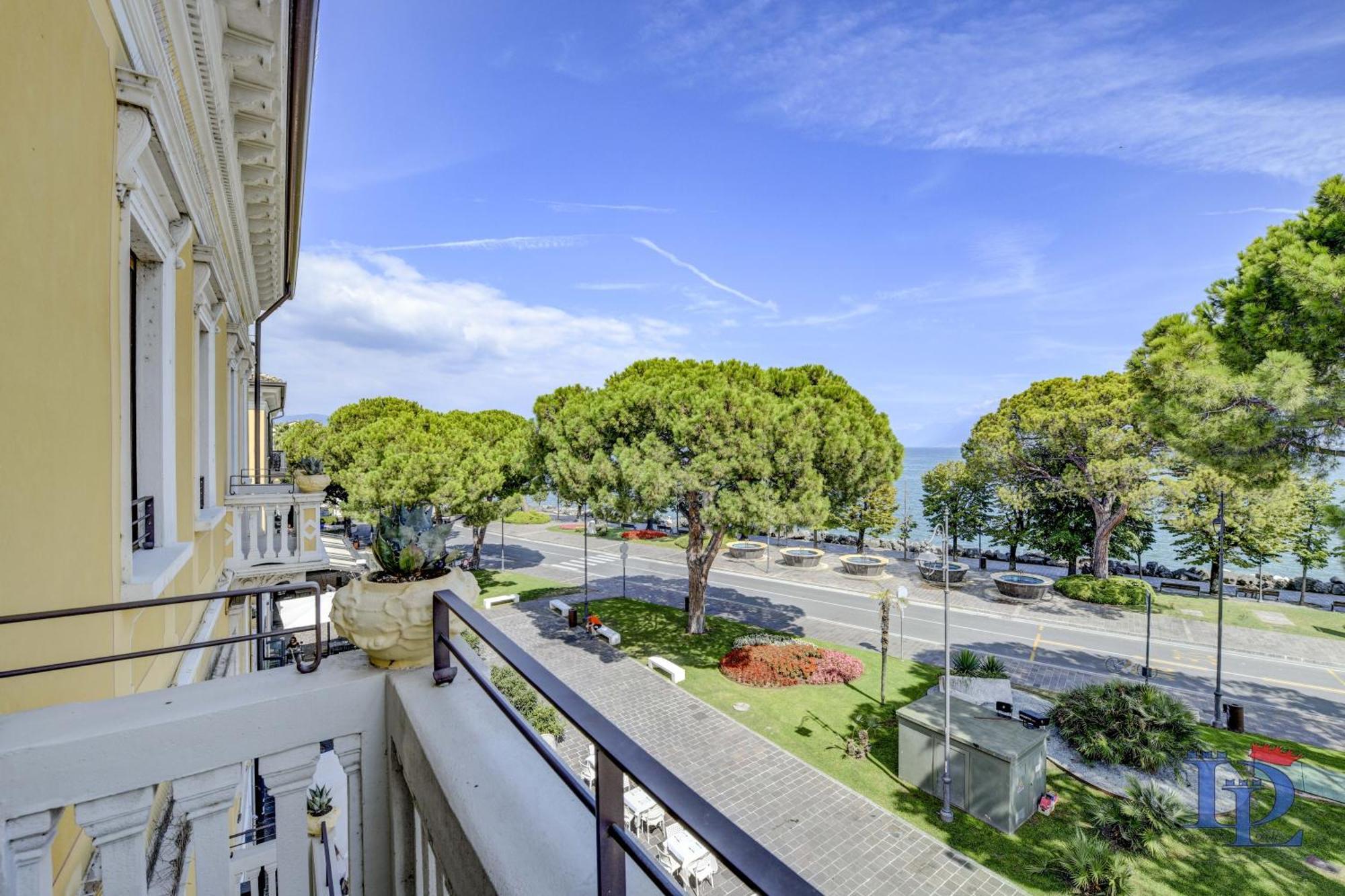 Desenzanoloft Official Partner Marriott Homes & Villas - Palazzo Visconti Luxury Suite Desenzano del Garda Chambre photo