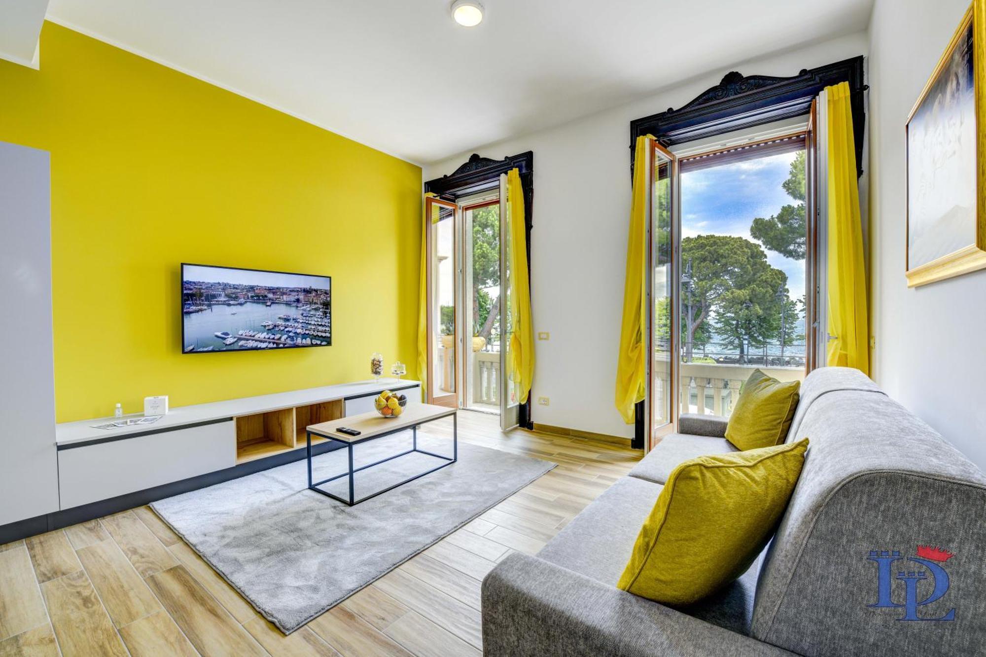 Desenzanoloft Official Partner Marriott Homes & Villas - Palazzo Visconti Luxury Suite Desenzano del Garda Chambre photo