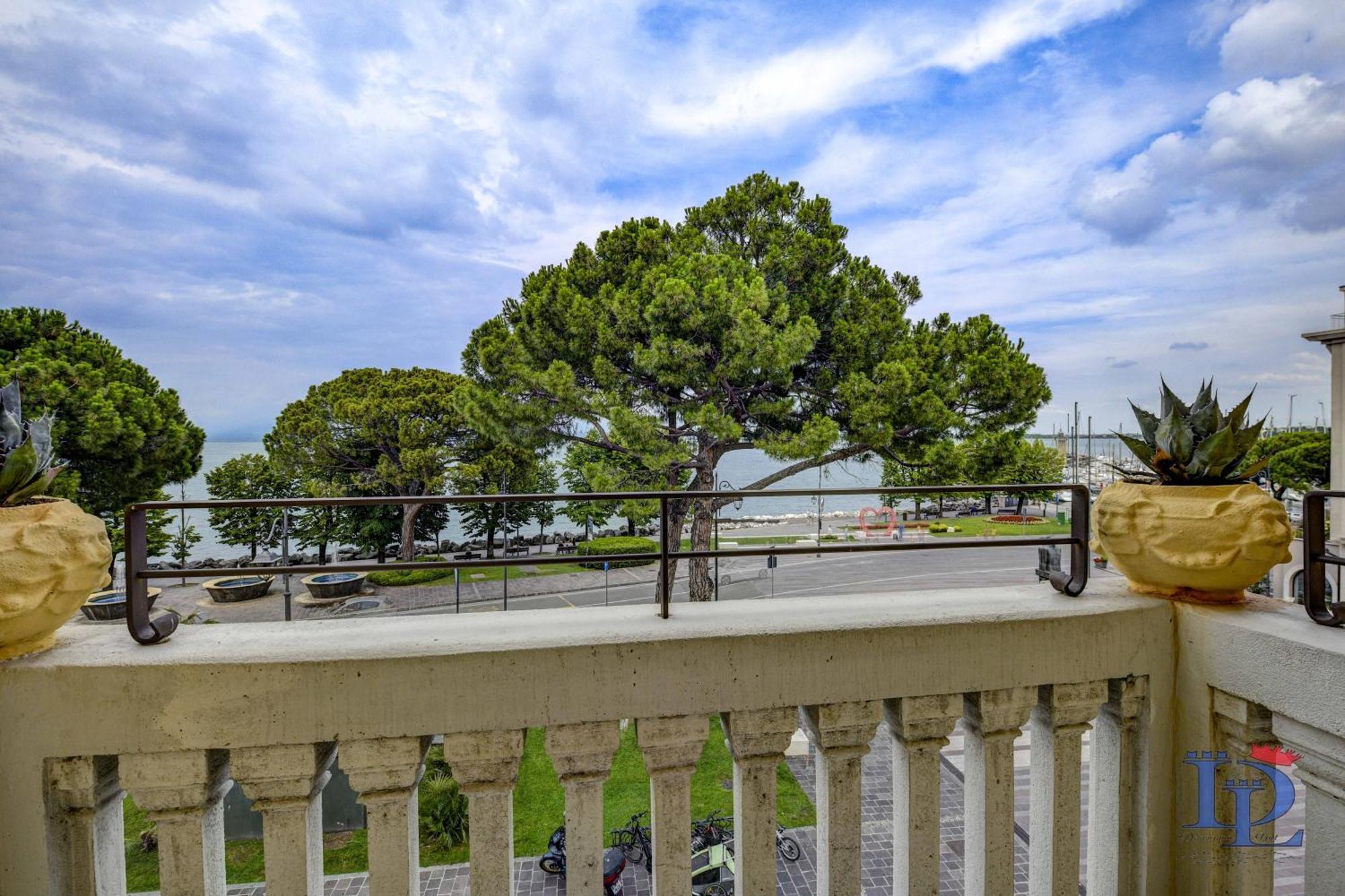 Desenzanoloft Official Partner Marriott Homes & Villas - Palazzo Visconti Luxury Suite Desenzano del Garda Chambre photo